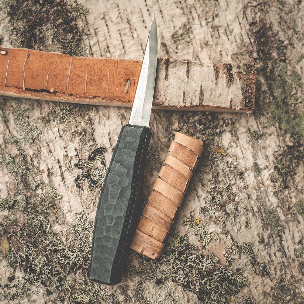 Roselli's limited edition carving knife with a carbon steel blade and Finnish blue handle color. Blade made from Roselli's factory and handle made from Bengt, a master within handcraft.