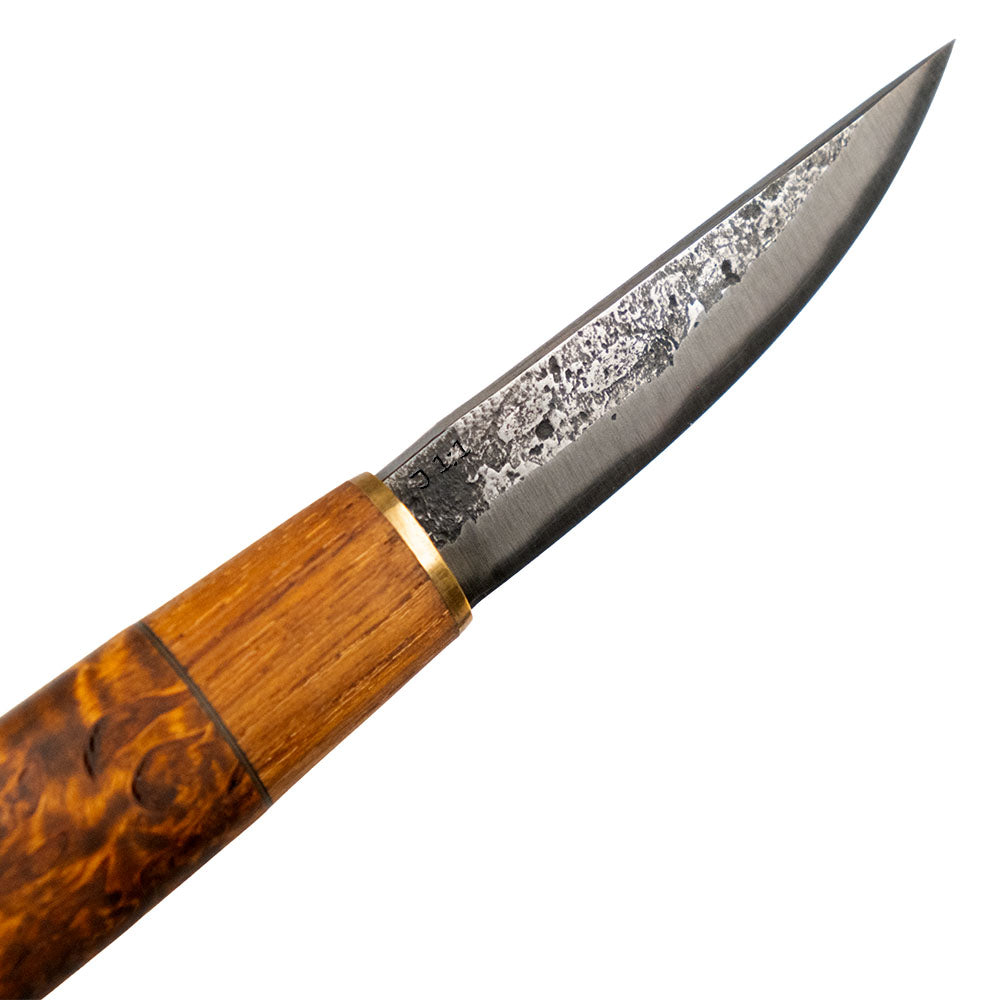 Roselli's handmade Finnish outdoor knife made of carbon steel and a handle of curly birch. Comes with a handmade sheath  made from Finnish leather.