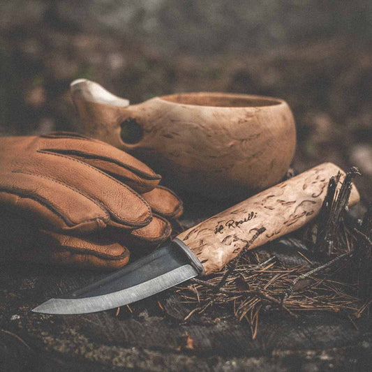 Handmade Finnish hunting knife from Roselli with a handle made out of curly birch