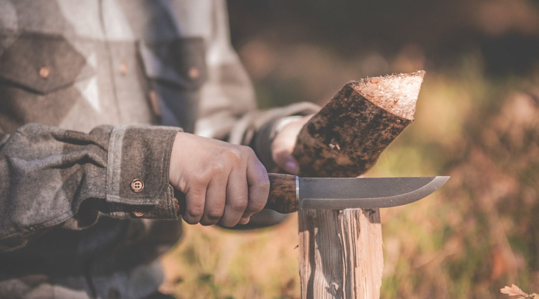 The essential guide: How to use a hunting knife in the forest